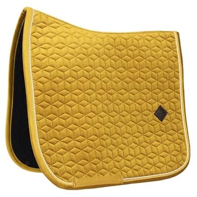 Kentucky Tapis de selle COB Moutarde Velours Dressage - Publicité Kentucky Tapis de selle COB Moutarde Velours Dressage - Publicité