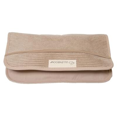 ULLENBOOM ® Sac à couches Velours Côtelé Sable (Made in EU) Sac à langer pour jusqu'à 3 couches, lingettes & accessoires, pochette couches avec zip & élastique, petit & discret - Publicité ULLENBOOM ® Sac à couches Velours Côtelé Sable (Made in EU) Sac à langer pour jusqu'à 3 couches, lingettes & accessoires, pochette couches avec zip & élastique, petit & discret - Publicité