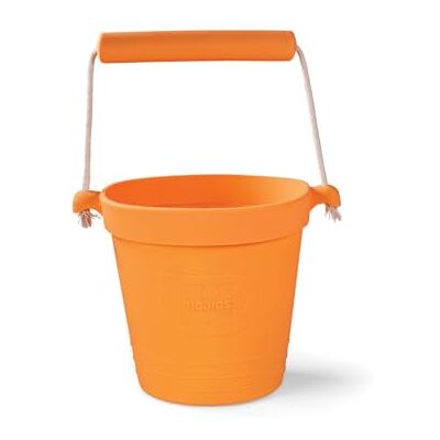 Bigjigs Toys Adventure Bodet Pliable (Apricot Orange) Seau de Silicone pour Sable, Jouets de Vacances pour Les Tout-Petits, Sable de qualité et Jouets - Publicité Bigjigs Toys Adventure Bodet Pliable (Apricot Orange) Seau de Silicone pour Sable, Jouets de Vacances pour Les Tout-Petits, Sable de qualité et Jouets - Publicité