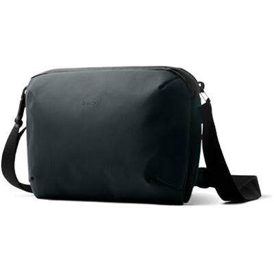 Bellroy Venture Travel Crossbody (sac à bandoulière noir/sac de voyage avec protection anti-RFID, idéal pour les déplacements) DeepOcean - Publicité Bellroy Venture Travel Crossbody (sac à bandoulière noir/sac de voyage avec protection anti-RFID, idéal pour les déplacements) DeepOcean - Publicité