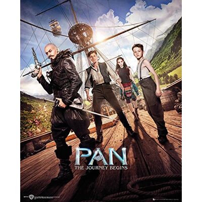 empireposter Empire Poster Pan The Journey Begins One Sheet Cast Peter Neverland 40 x 50 cm + 2 baguettes en bois 40,5 cm - Publicité empireposter Empire Poster Pan The Journey Begins One Sheet Cast Peter Neverland 40 x 50 cm + 2 baguettes en bois 40,5 cm - Publicité