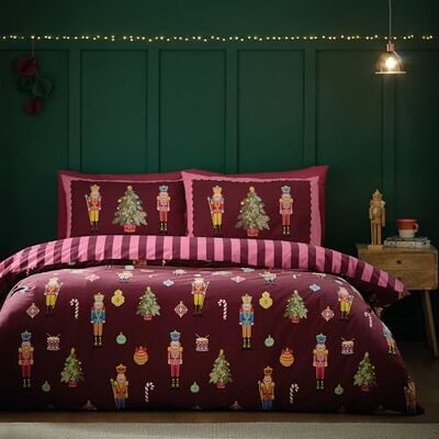 Catherine Lansfield Parure de lit réversible avec Housse de Couette et taies d'oreiller Motif Rayures Casse-Noisette de Noël Prune Super King Size - Publicité Catherine Lansfield Parure de lit réversible avec Housse de Couette et taies d'oreiller Motif Rayures Casse-Noisette de Noël Prune Super King Size - Publicité