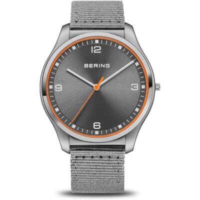Bering Montre À Quartz pour Homme, 43 mm, Boîtier en Acier Inoxydable Gris Et Cadran Gris, Bracelet NATO, Verre Saphir, 3 ATM - Publicité Bering Montre À Quartz pour Homme, 43 mm, Boîtier en Acier Inoxydable Gris Et Cadran Gris, Bracelet NATO, Verre Saphir, 3 ATM - Publicité