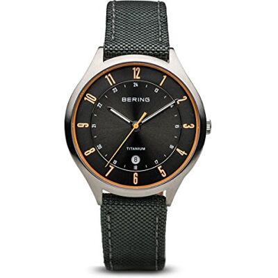 BERING Hommes Analogique Quartz Titanium Collection Montre avec Bracelet en Nylon & Verre Saphir - Publicité BERING Hommes Analogique Quartz Titanium Collection Montre avec Bracelet en Nylon & Verre Saphir - Publicité