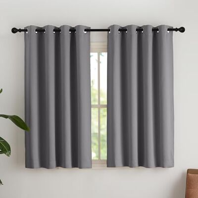 NICETOWN Rideauxs Occultant Court Thermique Petit Panneaux Draperies à Oeillets Lumineux Bloquer Decoration pour Cuisine Chambre, Largeur 140 x Hauteur 145cm, Gris Foncé, 2 Pièces - Publicité NICETOWN Rideauxs Occultant Court Thermique Petit Panneaux Draperies à Oeillets Lumineux Bloquer Decoration pour Cuisine Chambre, Largeur 140 x Hauteur 145cm, Gris Foncé, 2 Pièces - Publicité