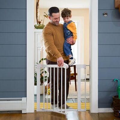 Safety 1st Barrière de sécurité intégrée à contrôle de pression pour bébé : sans perçage, conception adaptée aux animaux domestiques pour portes de 73,7 à 96,5 cm - Publicité Safety 1st Barrière de sécurité intégrée à contrôle de pression pour bébé : sans perçage, conception adaptée aux animaux domestiques pour portes de 73,7 à 96,5 cm - Publicité