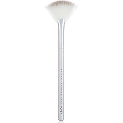 NYX PROFESSIONAL MAKEUP Pinceau Holographic Halo Micro Highlighting Brush - Publicité NYX PROFESSIONAL MAKEUP Pinceau Holographic Halo Micro Highlighting Brush - Publicité
