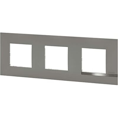 Bticino Plaque Altège Collection Mezzo 3 postes finition Note irisée effet aluminium avec liseré aluminium brillant - Publicité Bticino Plaque Altège Collection Mezzo 3 postes finition Note irisée effet aluminium avec liseré aluminium brillant - Publicité
