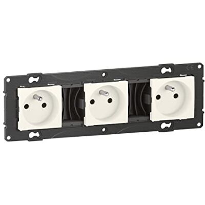 Bticino Triple prise de courant précâblée Altège 16A avec connexion à bornes automatiques finition Neige - Publicité Bticino Triple prise de courant précâblée Altège 16A avec connexion à bornes automatiques finition Neige - Publicité