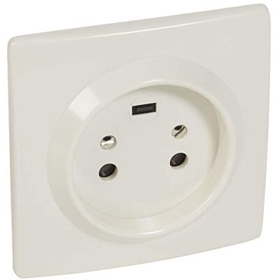 Legrand Socle 2P+T 95x95mm à vis avec éclips de protection - Publicité Legrand Socle 2P+T 95x95mm à vis avec éclips de protection - Publicité