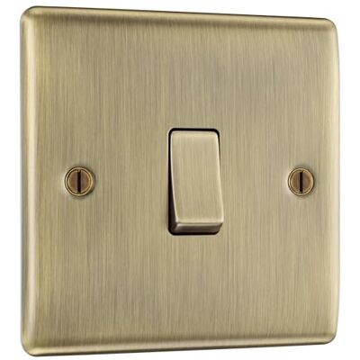 British General BG Electrical NAB12 Interrupteur Mural Simple, 2 Voies, Profil surélevé et Fin, Bords arrondis, Nexus métal, Laiton Antique, 20 A, 16 AX, NAB12 - Publicité British General BG Electrical NAB12 Interrupteur Mural Simple, 2 Voies, Profil surélevé et Fin, Bords arrondis, Nexus métal, Laiton Antique, 20 A, 16 AX, NAB12 - Publicité