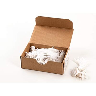 HERMA 6931 Étiquettes à suspendre avec fil blanc (7 x 15 mm, mini, longueur de filetage env. 8 cm) étiquettes en carton à suspendre pour étiquetage, 1 000 étiquettes de prix, blanc - Publicité HERMA 6931 Étiquettes à suspendre avec fil blanc (7 x 15 mm, mini, longueur de filetage env. 8 cm) étiquettes en carton à suspendre pour étiquetage, 1 000 étiquettes de prix, blanc - Publicité