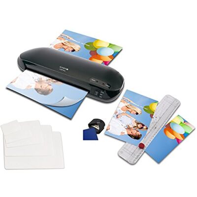 Olympia A 230 4 en 1 : Plastifieuse avec Massicot manuel, coupe des coins, inclusive 15 feuilles de plastique mélangées - Publicité Olympia A 230 4 en 1 : Plastifieuse avec Massicot manuel, coupe des coins, inclusive 15 feuilles de plastique mélangées - Publicité