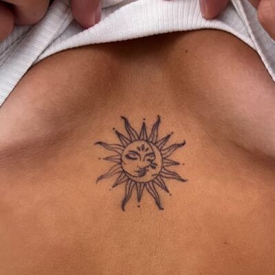 Inkster Le Soleil et la Lune s'embrassent Tatouages temporaires vegan et waterproof pour adultes Encre certifiée cosmétique européenne Tatouage révolutionnaire de 2 semaines - Publicité Inkster Le Soleil et la Lune s'embrassent Tatouages temporaires vegan et waterproof pour adultes Encre certifiée cosmétique européenne Tatouage révolutionnaire de 2 semaines - Publicité