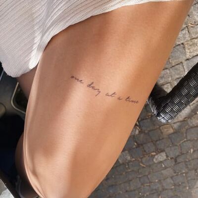 Inkster un jour à la fois Tatouages temporaires vegan et waterproof pour adultes Encre certifiée cosmétique européenne Tatouage révolutionnaire de 2 semaines - Publicité Inkster un jour à la fois Tatouages temporaires vegan et waterproof pour adultes Encre certifiée cosmétique européenne Tatouage révolutionnaire de 2 semaines - Publicité