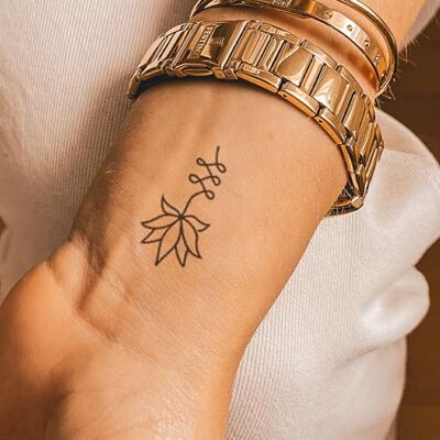 Inkster fleur de lotus Tatouages temporaires vegan et waterproof pour adultes Encre certifiée cosmétique européenne Tatouage révolutionnaire de 2 semaines - Publicité Inkster fleur de lotus Tatouages temporaires vegan et waterproof pour adultes Encre certifiée cosmétique européenne Tatouage révolutionnaire de 2 semaines - Publicité