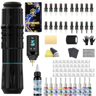 POSEIDON Kit de Tatouage, Machine à Tatouer Sans Fil pour Débutants 20 Aiguilles Stériles, Encres et Peau d'Entraînement Incluses, Batterie 1500mAh 4-6h, Tension Réglable 4-12V, Course 3,5mm - Publicité POSEIDON Kit de Tatouage, Machine à Tatouer Sans Fil pour Débutants 20 Aiguilles Stériles, Encres et Peau d'Entraînement Incluses, Batterie 1500mAh 4-6h, Tension Réglable 4-12V, Course 3,5mm - Publicité