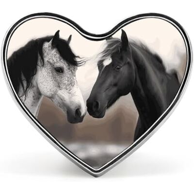 KWQDOZF Pin's chevaux noirs et blancs Broche en forme de cœur pour hommes et femmes, accessoires de costume, épingles à revers en émail léger de 2,5 cm pour sacs à dos, chapeaux, sacs et cordons - Publicité KWQDOZF Pin's chevaux noirs et blancs Broche en forme de cœur pour hommes et femmes, accessoires de costume, épingles à revers en émail léger de 2,5 cm pour sacs à dos, chapeaux, sacs et cordons - Publicité