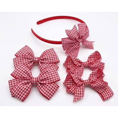 My Ribbon Laces Ensemble vichy rouge comprenant des nœuds, des pinces à cheveux et un bandeau idéal pour assortir l'uniforme de la rentrée scolaire BTS - Publicité My Ribbon Laces Ensemble vichy rouge comprenant des nœuds, des pinces à cheveux et un bandeau idéal pour assortir l'uniforme de la rentrée scolaire BTS - Publicité
