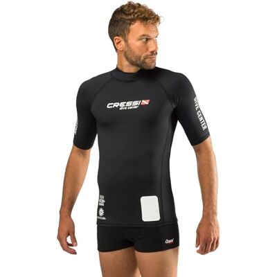 Cressi Rash Guard Man Black Dive Center T-Shirt de Protection pour Hommes à Manches Courtes Protection UV élevée (UPF) 50+ - Publicité Cressi Rash Guard Man Black Dive Center T-Shirt de Protection pour Hommes à Manches Courtes Protection UV élevée (UPF) 50+ - Publicité