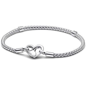 PANDORA Bracelet Moments Studs - Publicité PANDORA Bracelet Moments Studs - Publicité