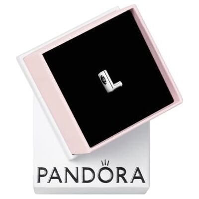 PANDORA Moments lettre L Pendentif réversible en argent sterling avec des cœurs pressés et des perles au dos compatible avec les bracelets Collections Moments - Publicité PANDORA Moments lettre L Pendentif réversible en argent sterling avec des cœurs pressés et des perles au dos compatible avec les bracelets Collections Moments - Publicité