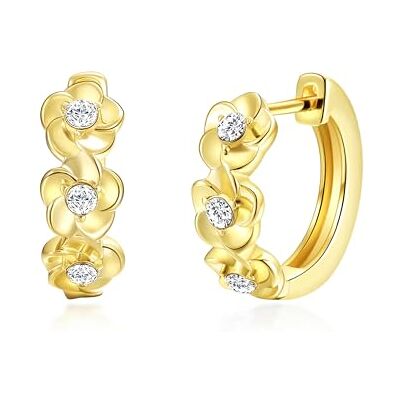 Philip Jones Boucles d'oreilles créoles fleur plaquées or créées avec des cristaux Zircondia® - Publicité Philip Jones Boucles d'oreilles créoles fleur plaquées or créées avec des cristaux Zircondia® - Publicité