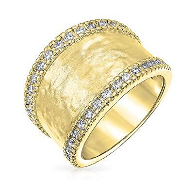 Bling Jewelry Personalisierter moderner geometrischer Boho-Stil Criss-Cross-CZ-Akzent-Band-Mode-Statement-Ring mit gebürsteter gehämmerter matter Oberfläche, breiter Bandring für Frauen, gelb, 14K vergoldetes - Publicité Bling Jewelry Personalisierter moderner geometrischer Boho-Stil Criss-Cross-CZ-Akzent-Band-Mode-Statement-Ring mit gebürsteter gehämmerter matter Oberfläche, breiter Bandring für Frauen, gelb, 14K vergoldetes - Publicité
