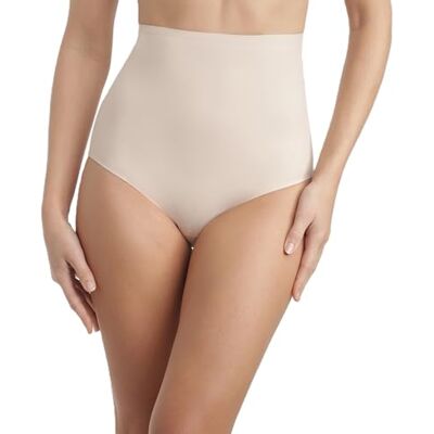 DIM. Culotte Taille Haute Gainante Femme x1 - Publicité DIM. Culotte Taille Haute Gainante Femme x1 - Publicité