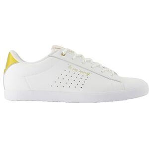 Le Coq Sportif Lucie Baskets Basses Femme Cuir Textile Caoutchouc Semelle Adhérente pour Usage Urbain Confort Quotidien Design Contemporain Taille 42 Blanc Optique et Détails Gold - Publicité Le Coq Sportif Lucie Baskets Basses Femme Cuir Textile Caoutchouc Semelle Adhérente pour Usage Urbain Confort Quotidien Design Contemporain Taille 42 Blanc Optique et Détails Gold - Publicité