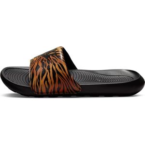 Nike Femme Victori One Women s Print Slide, Noir, 40.5 EU - Publicité Nike Femme Victori One Women s Print Slide, Noir, 40.5 EU - Publicité