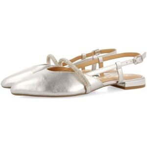 GIOSEPPO BALLERINES EN CUIR ARGENTÉ SANS TALON AVEC DÉTAIL DE BRIDE ORNÉE DE STRASS POUR FEMME GODRANO - Publicité GIOSEPPO BALLERINES EN CUIR ARGENTÉ SANS TALON AVEC DÉTAIL DE BRIDE ORNÉE DE STRASS POUR FEMME GODRANO - Publicité