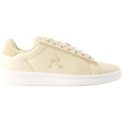 Le Coq Sportif LCS Court Clean W Warm Sand - Publicité Le Coq Sportif LCS Court Clean W Warm Sand - Publicité