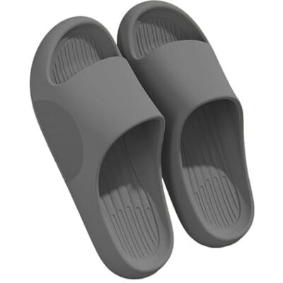 MFUZHAGN2024 Sandales Pantoufles de salle de bain for hommes, sandales de douche douces et antidérapantes, chaussures de plage d'intérieur et de maison for hommes Sandales Femme été(Grigio,44-45) - Publicité MFUZHAGN2024 Sandales Pantoufles de salle de bain for hommes, sandales de douche douces et antidérapantes, chaussures de plage d'intérieur et de maison for hommes Sandales Femme été(Grigio,44-45) - Publicité