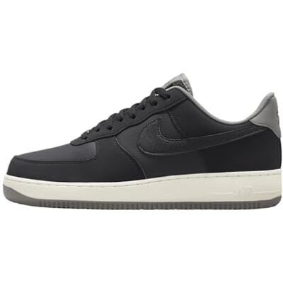 Nike AIR Force 1 '07 LV8 Homme Black/Black-Flat Pewter-Coconut Milk EU 42.5 - Publicité Nike AIR Force 1 '07 LV8 Homme Black/Black-Flat Pewter-Coconut Milk EU 42.5 - Publicité
