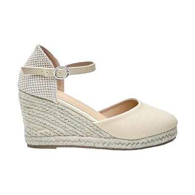 BATA Espadrilles Comfortables - Publicité BATA Espadrilles Comfortables - Publicité