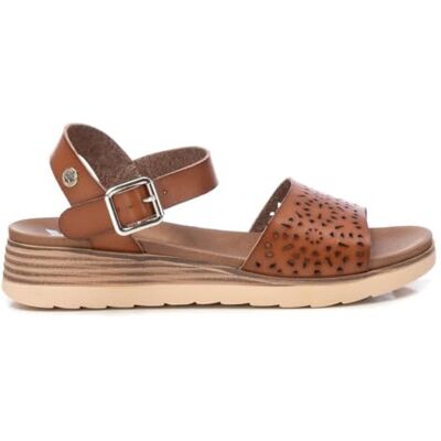XTI Sandale Femme Taupe Chaussures confortables et polyvalentes Mode décontractée Modèle 14291202 (Taille39) - Publicité XTI Sandale Femme Taupe Chaussures confortables et polyvalentes Mode décontractée Modèle 14291202 (Taille39) - Publicité