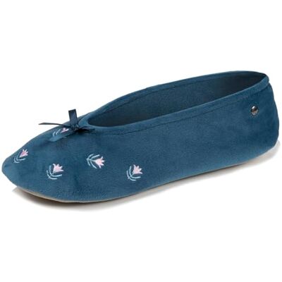 Isotoner Chaussons pantoufles Ballerines femme ultra confortables, semelle en cuir tannage végétal, détail grand nœud, 39/40, bleu canardfleurs - Publicité Isotoner Chaussons pantoufles Ballerines femme ultra confortables, semelle en cuir tannage végétal, détail grand nœud, 39/40, bleu canardfleurs - Publicité
