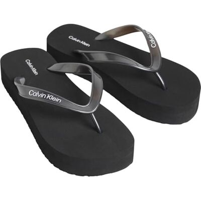 Calvin Klein Tongs plates pour femme Met Tpu Noir (triple noir), pointure 7,5 - Publicité Calvin Klein Tongs plates pour femme Met Tpu Noir (triple noir), pointure 7,5 - Publicité