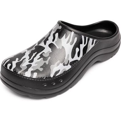 Ladeheid Sabot Homme à Motif Camouflage Sabots de Jardin Imperméable Chaussure Homme en EVA Ultralégère et Antibactérien pour Le Travail Cuisine Maison Extérieur Clogs (43 EU, Noir/Blanc) - Publicité Ladeheid Sabot Homme à Motif Camouflage Sabots de Jardin Imperméable Chaussure Homme en EVA Ultralégère et Antibactérien pour Le Travail Cuisine Maison Extérieur Clogs (43 EU, Noir/Blanc) - Publicité