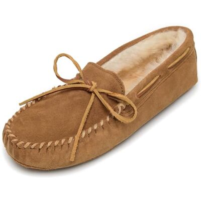 Minnetonka Sheepskin Softsole Moccasin, Chaussons pour homme Beige Beige (Golden Tan), Taille 43 EU - Publicité Minnetonka Sheepskin Softsole Moccasin, Chaussons pour homme Beige Beige (Golden Tan), Taille 43 EU - Publicité