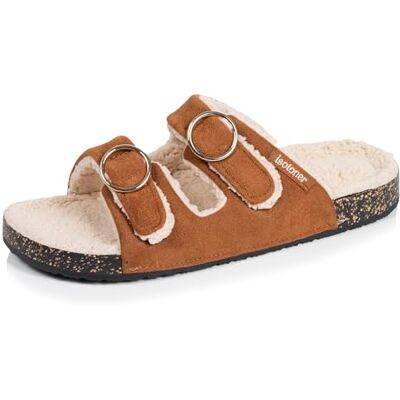 Isotoner Chaussons pantoufles Mules ouvertes femme ultra-confortables patch talon, en cuir, 40, camel - Publicité Isotoner Chaussons pantoufles Mules ouvertes femme ultra-confortables patch talon, en cuir, 40, camel - Publicité