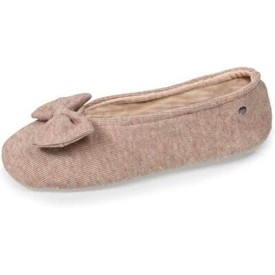 Isotoner Chaussons pantoufles Ballerines femme ultra confortables, semelle en cuir, détail grand nœud - Publicité Isotoner Chaussons pantoufles Ballerines femme ultra confortables, semelle en cuir, détail grand nœud - Publicité