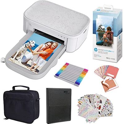 HP Sprocket Studio Plus Imprimante Photo Couleur instantanée sans Fil 4x6 (10,2x15,2 cm) Wi-FI, Sublimation Thermique, Kit: Album Photo, feutres, Papier Photo et Autocollants. Publicité HP Sprocket Studio Plus Imprimante Photo Couleur instantanée sans Fil 4x6 (10,2x15,2 cm) Wi-FI, Sublimation Thermique, Kit: Album Photo, feutres, Papier Photo et Autocollants. Publicité