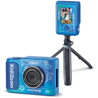 VTech KidiZoom Video Cam FX Bleu Caméra Vidéo et Appareil Photo dès 6 Ans Caméra Studio de Création Photo et Vidéo HD, Trépied/Perche à Selfie, Écran Couleur, Effets Spéciaux et Jeux en Français - Publicité VTech KidiZoom Video Cam FX Bleu Caméra Vidéo et Appareil Photo dès 6 Ans Caméra Studio de Création Photo et Vidéo HD, Trépied/Perche à Selfie, Écran Couleur, Effets Spéciaux et Jeux en Français - Publicité