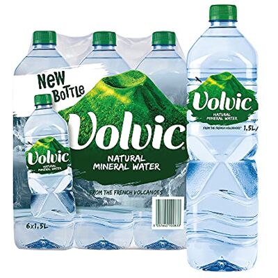 Volvic Eau naturelle, eau potable minérale, bouteille d'eau provenant de sources durables, boîte de 6 bouteilles de 1,5 l - Publicité Volvic Eau naturelle, eau potable minérale, bouteille d'eau provenant de sources durables, boîte de 6 bouteilles de 1,5 l - Publicité