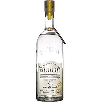 Chalong Bay Infuse Lime Boisson spiritueuse à base de rhum 40% Alcool Origine : ThaÏlande Bouteille 70 cl - Publicité Chalong Bay Infuse Lime Boisson spiritueuse à base de rhum 40% Alcool Origine : ThaÏlande Bouteille 70 cl - Publicité