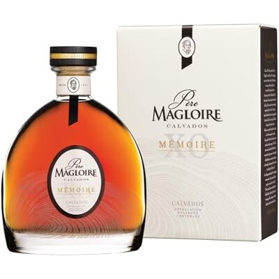 Père Magloire Calvados Carafe XO Mémoire 70cl en Etui - Publicité Père Magloire Calvados Carafe XO Mémoire 70cl en Etui - Publicité