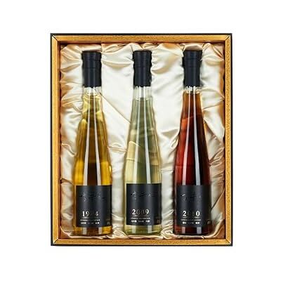 古昔の美酒 JAPANESE OLD VINTAGE INISHIE GOLD Coffret 3 x 37,5cl Saké IWANOI 1984 14% vol MABOROSHI NO TAKI 18,6% vol TATSURIKI 17% vol Origine : Japon Coffret de 3 bouteilles de 375ml - Publicité 古昔の美酒 JAPANESE OLD VINTAGE INISHIE GOLD Coffret 3 x 37,5cl Saké IWANOI 1984 14% vol MABOROSHI NO TAKI 18,6% vol TATSURIKI 17% vol Origine : Japon Coffret de 3 bouteilles de 375ml - Publicité