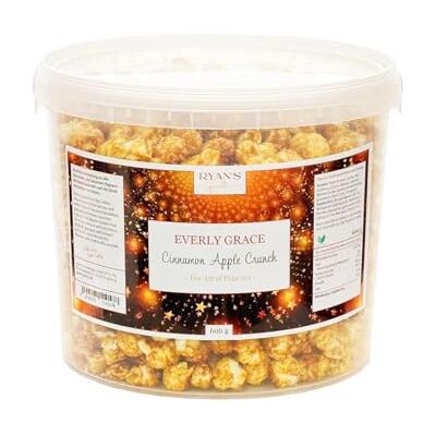 Everly Grace Popcorn – Cinnamon Apple Crunch, 600 g – Seau de popcorn aux pommes et à la cannelle de notre manufacture à Augsbourg, Allemagne - Publicité Everly Grace Popcorn – Cinnamon Apple Crunch, 600 g – Seau de popcorn aux pommes et à la cannelle de notre manufacture à Augsbourg, Allemagne - Publicité